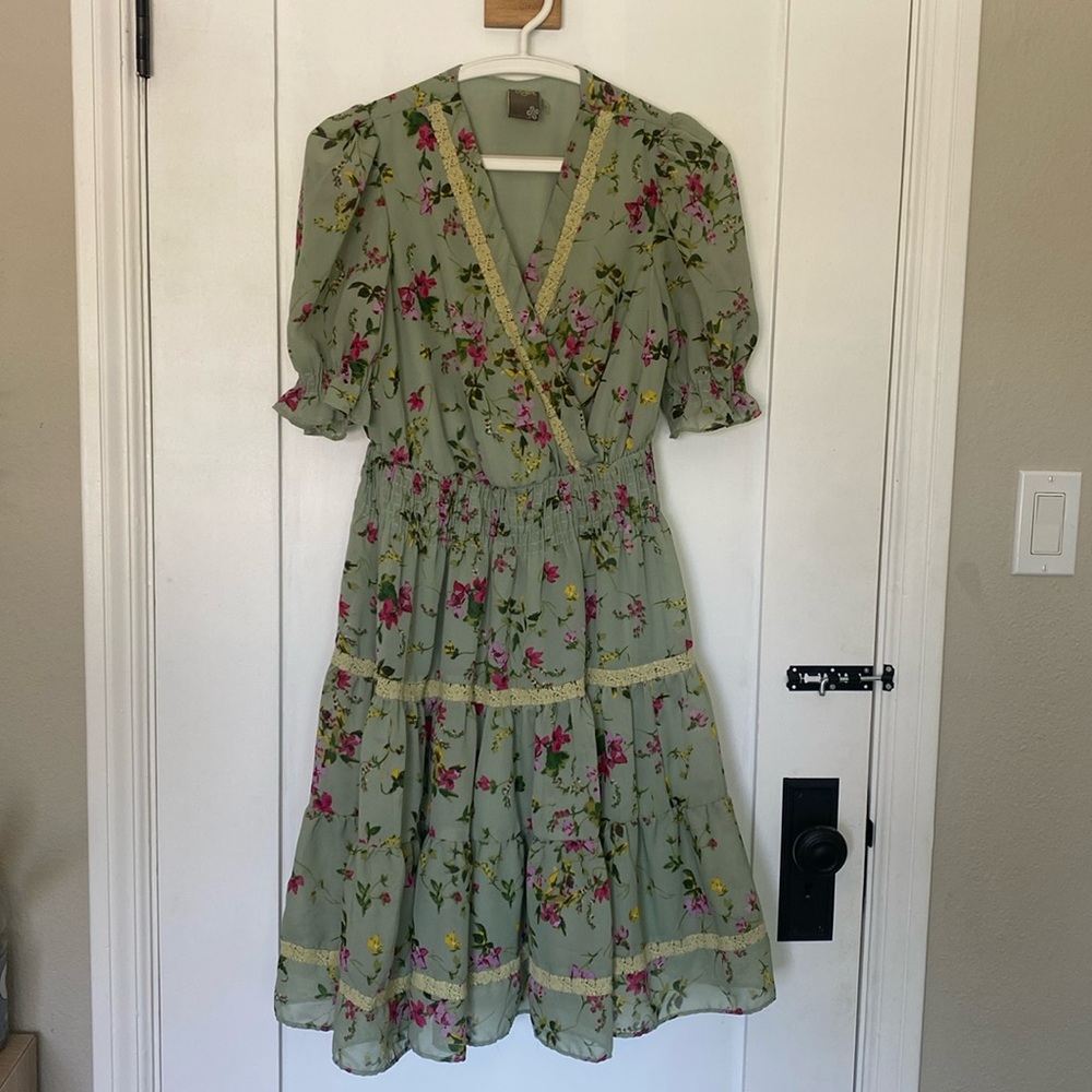 Taylor Green Floral Summer Dress (Size 6 but runs small)